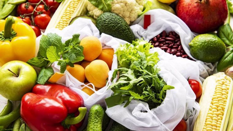 CLM se propone donar los excedentes de comedores escolares a familias en riesgo de exclusión para evitar tirar alimentos