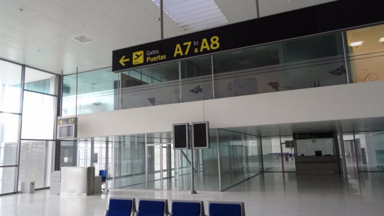 El Gobierno estudia convertir el aeropuerto de Ciudad Real en centro de inmigrantes sin avisar a la Junta y en contra de las instituciones provinciales
