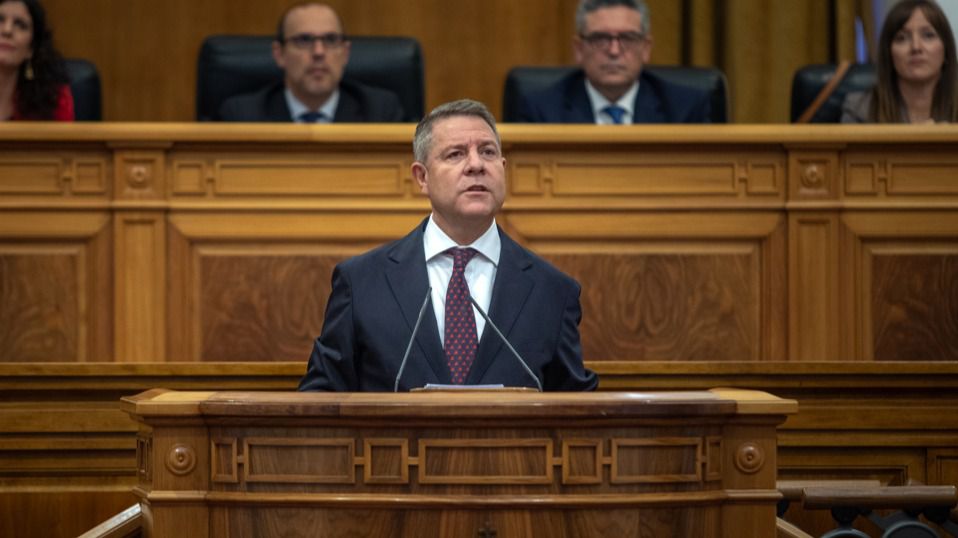 Page arranca la sesión erigiendo a CLM como excepción política basada en honestidad frente al "ruido" nacional