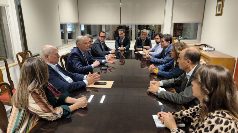 Los Colegios Profesionales de Ciudad Realhacen oposición común contra el centro de acogida de inmigrantes en el Aeropuerto