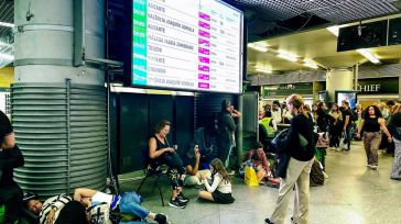 Ouigo cancela alrededor del 50% de sus servicios debido al descarrilamiento de un tren entre Atocha y Chamartín