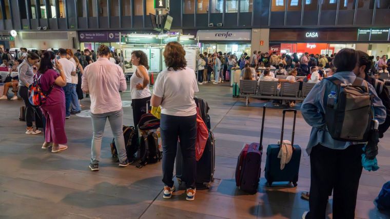 Los afectados por la cancelación de trenes podrán reclamar el precio del billete, el alojamiento o comida