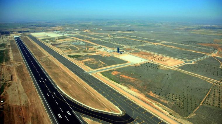 El aeropuerto de Ciudad Real defiende que 'reúne todas las condiciones' para acoger migrantes temporalmente