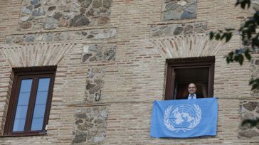 La bandera de la ONU ondea en las Cortes de CLM en el Día de Naciones Unidas