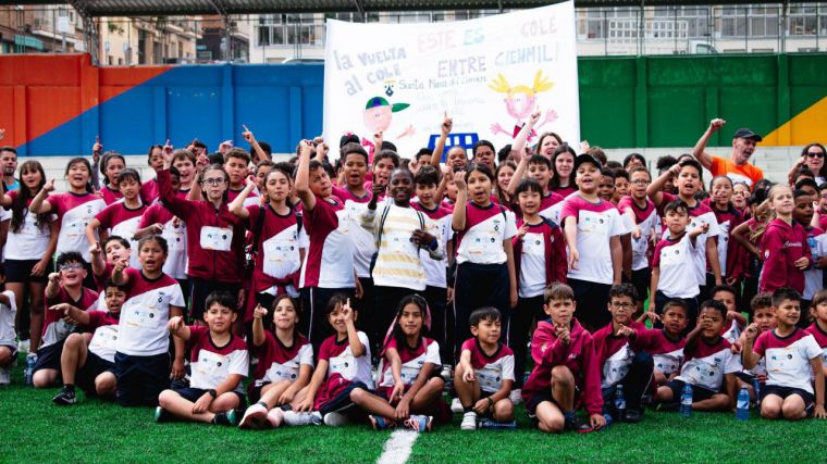 71 colegios de CLM corren contra la leucemia infantil en el décimo aniversario de La Vuelta al Cole Unoentrecienmil