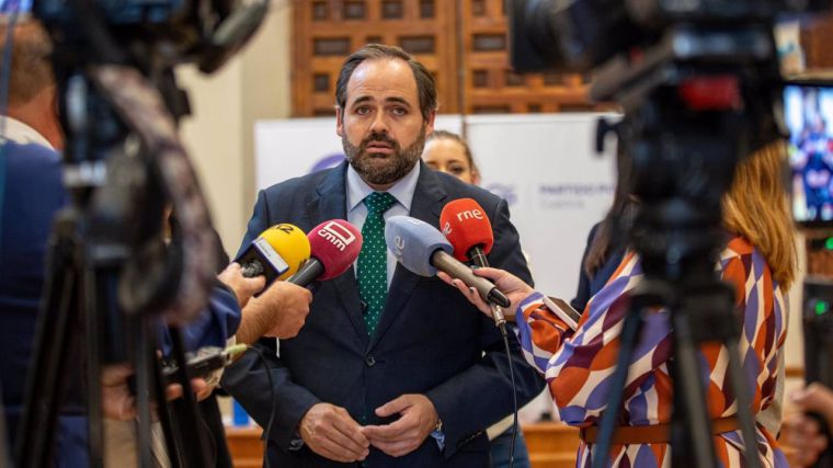 El PP CLM recula y quiere mantener el máximo de diputados en 35 