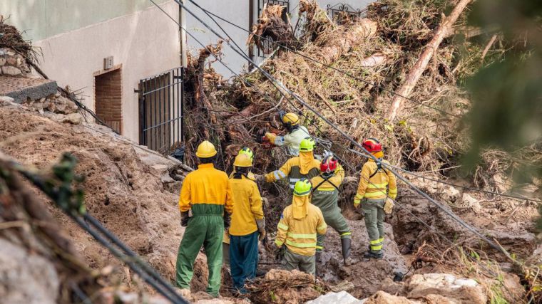 La Sierra de Albacete se moviliza para asistir a Letur en su día más crítico