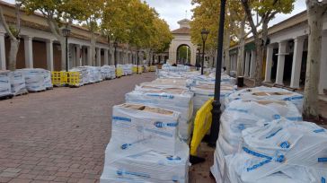 Una treintena de vehículos cargados de alimentos y material de limpieza parten de Albacete rumbo a Valencia