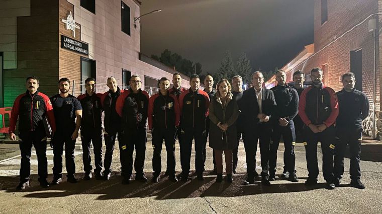 La presidenta de la Diputación de Toledo despide el contingente de bomberos que pone rumbo al levante