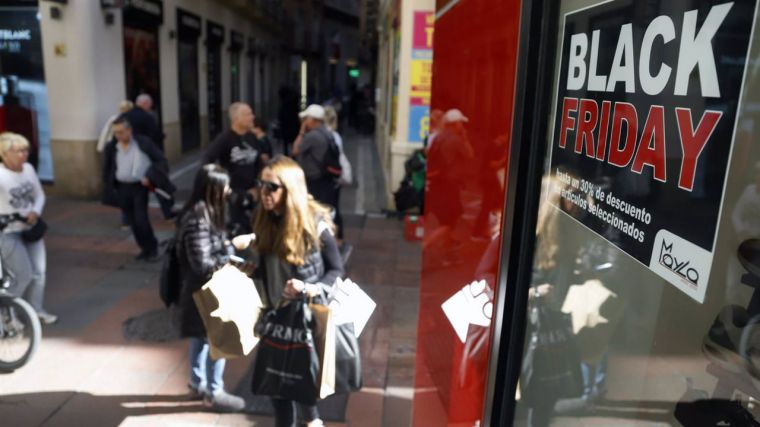 Los españoles gastarán 967 euros en la campaña de Navidad y rebajas de invierno, un 33% más
