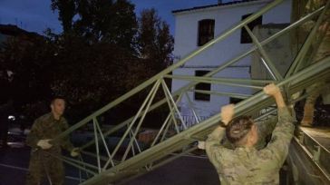 El Ejército finaliza la pasarela provisional para peatones sobre el río Ojos de Moya en Landete