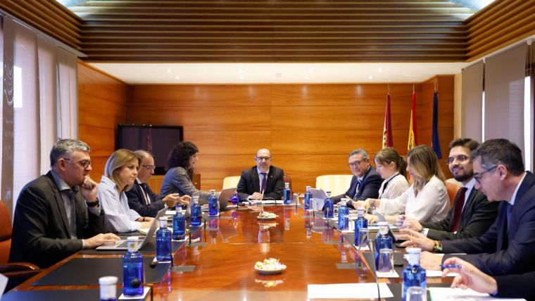 El Pleno de las Cortes regionales debate y vota este jueves las enmiendas de PP y Vox a la totalidad del Proyecto de Presupuestos de la Junta para 2025