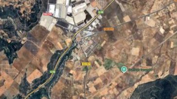 Tres heridos y una carretera cortada tras salirse de la vía un camión en Torija