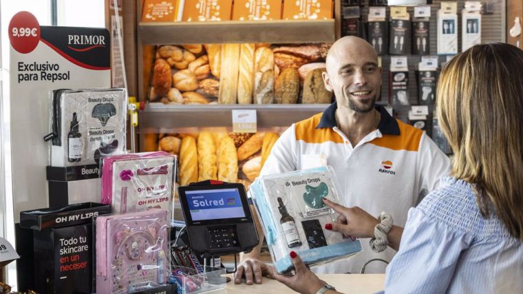 Primor se alía con Repsol para transformar sus estaciones de servicio en centros de belleza