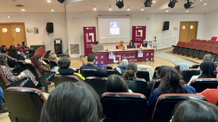 La Facultad de Letras de Ciudad Real conmemora el 25N analizando las distintas formas de violencia contra la mujer