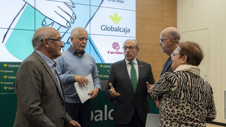 Globalcaja entrega 140.000 euros a Cáritas y a Cruz Roja procedentes de las donaciones ciudadanas para afrontar los efectos de la DANA