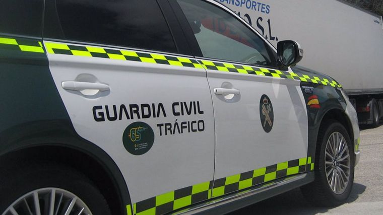 Vuelca en Noblejas un camión cisterna que transportaba 10.000 litros de gasoil