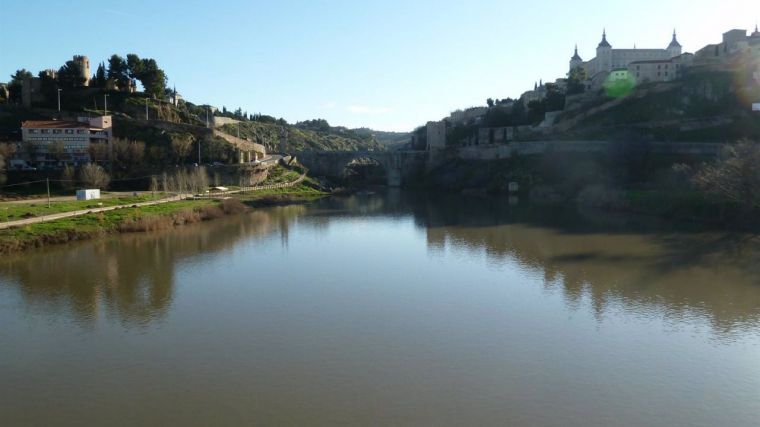 Toledo empezará a retirar este mes cinco vertidos de escombros en los márgenes del río Tajo