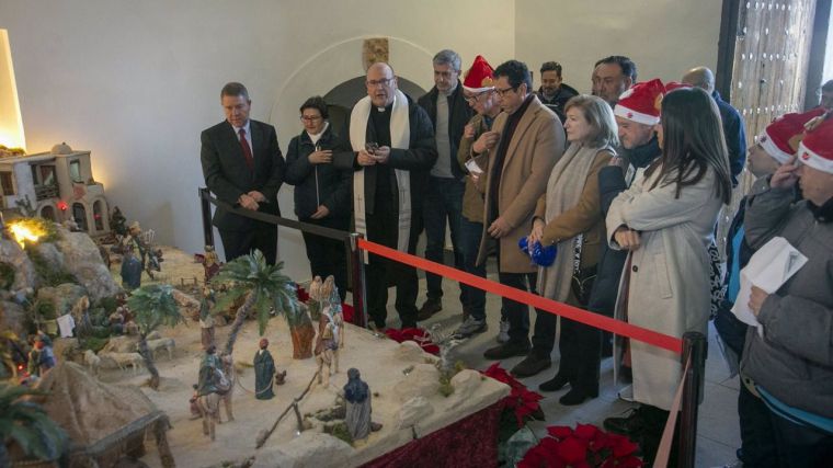 Toledanos y visitantes puede disfrutar ya del tradicional belén que prepara Apanas en el Palacio de Fuensalida