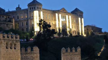 El edificio de Diputación Provincial de Toledo se ilumina para la Navidad por primera vez en su historia