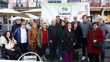 Grupos políticos, asociaciones y vecinos participan en el acto de lectura de la Constitución Española celebrado en Zocodover