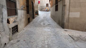 Las obras de reparación del pavimento de la calle Alfileritos entran en su última fase