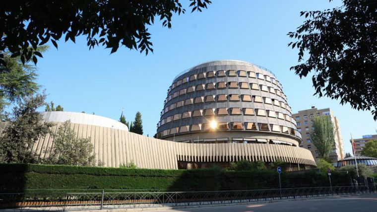 El Constitucional admite a trámite los recursos de García-Page y de las comunidades del PP contra la amnistía