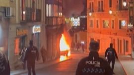 Gran susto en Toledo tras el incendio de un coche junto a Zocodover que ha provocado pequeñas explosiones