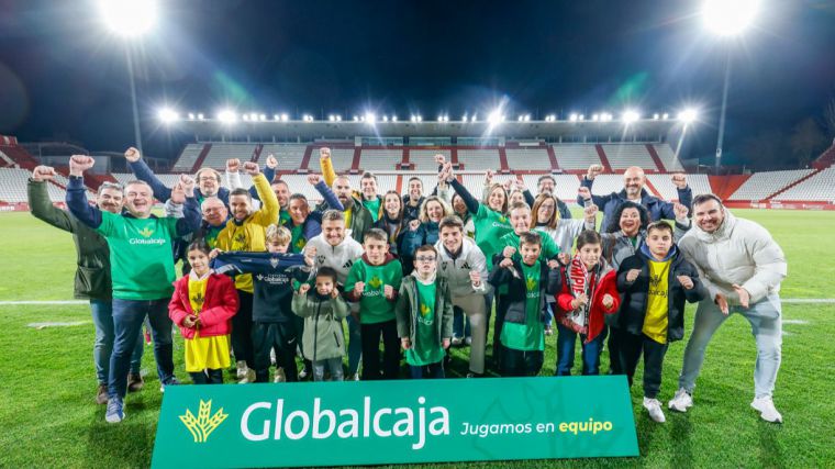 Globalcaja brinda una experiencia exclusiva a un grupo de clientes con jugadores del Alba 