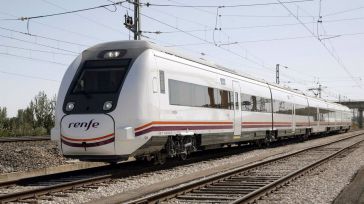El Gobierno prorroga seis meses los descuentos de hasta el 100% del transporte público para viajeros habituales
