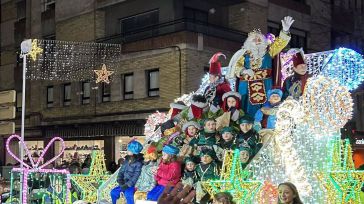 Los Reyes Magos llegan a Cuenca en tirolina y desfilarán en la tradicional Cabalgata desde la Plaza de la U