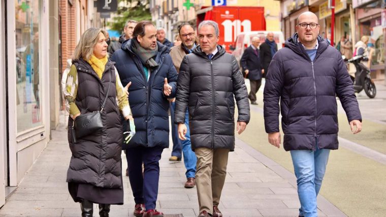 Bendodo (PP) considera la querella del PSOE contra Almeida 'el arma' de quienes 'están a la desesperada'