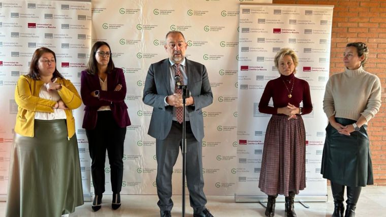 La UCLM y la Asociación Española contra el Cáncer crean una cátedra dirigida a “humanizar” la atención oncológica