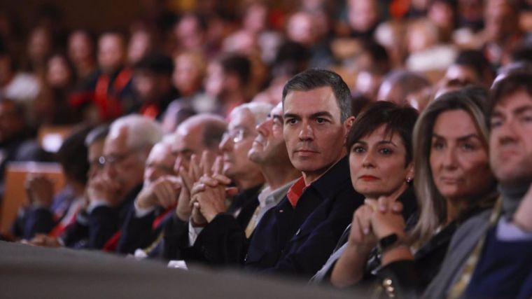 Sánchez felicita a Page por su reelección y le ofrece el apoyo de Ferraz y el Gobierno: 'Estamos contigo'