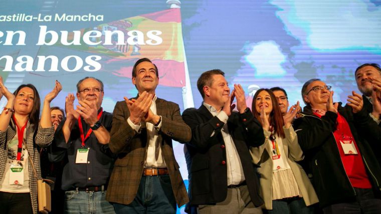 El PSOE de Page reivindica en su congreso la igualdad frente a la financiación catalana y Sánchez evita el choque