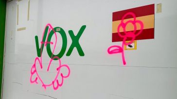 Vox pide investigar las pintadas ofensivas en la fachada de su sede en Alcázar de San Juan 