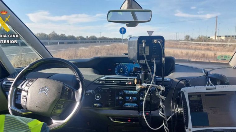 Investigan a un conductor por circular a 211 km/h en un tramo de la A-3 limitado a 120