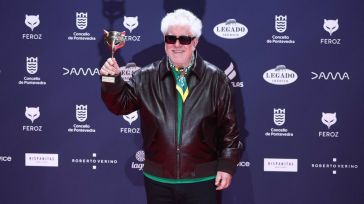Pedro Almodóvar gana el Premio Feroz a mejor dirección por 'La habitación de al lado'