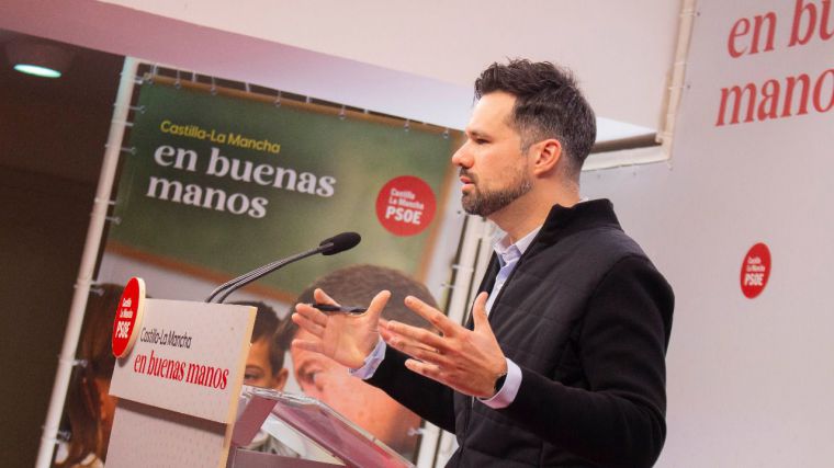Zamora pregunta al PP “cómo calificarían las políticas de Cospedal si hoy critican que haya la mitad de paro y el doble de empleo con Page”