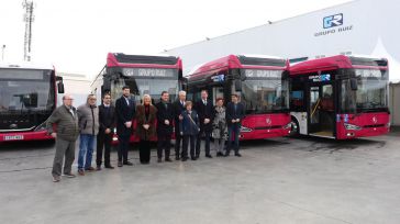 Toledo estrena 5 autobuses urbanos eléctricos, accesibles y que admiten pago con tarjeta para la nueva línea 32