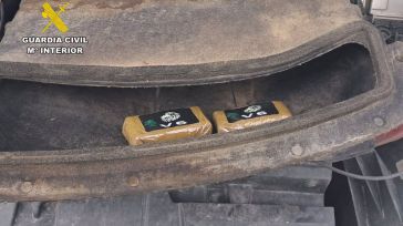 Detenidas dos personas en Hellín transportando 200 gramos de hachís en el motor de un vehículo