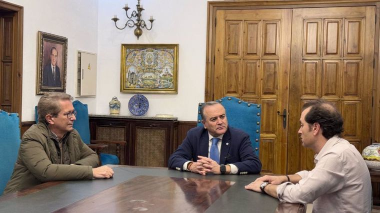 El alcalde de Talavera pide a Sánchez que no cierre la central de Almaraz porque podría ser un 'mazazo' para la ciudad