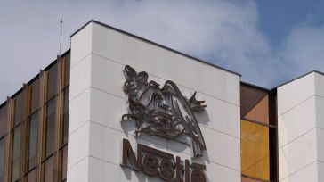 Nestlé gana 11.534 millones de euros en 2024, un 2,9% menos, y anuncia una mejora del dividendo