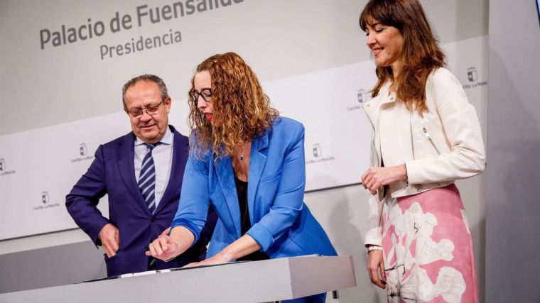 CLM firma un convenio con la Asociación de Mujeres en la Administración Pública para promover la igualdad de oportunidades