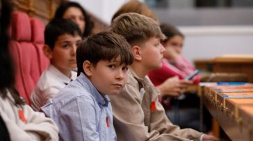Las Cortes regionales y Aldeas Infantiles dan voz a la infancia para que proponga soluciones en torno al uso responsable de las nuevas tecnologías