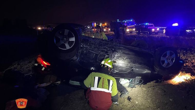 Espectacular accidente en la A-42: Un vehículo fuera de control sale de la vía y termina volcado del revés a la altura de Cabañas