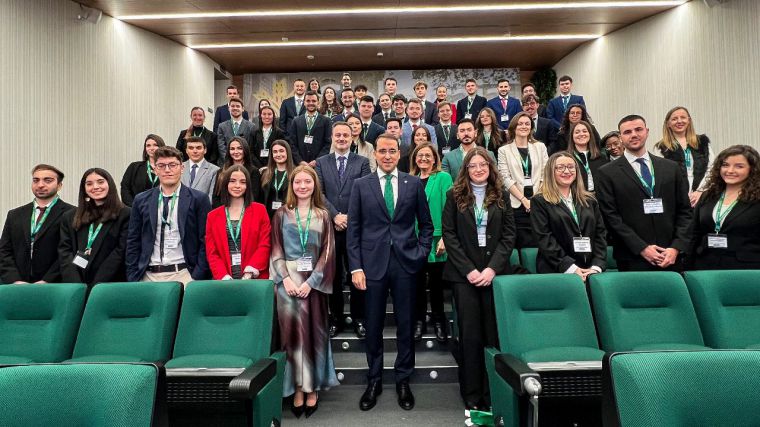 Globalcaja da la bienvenida a los primeros estudiantes de 2025 participantes en su programa de becas ‘Oportunidad al Talento’