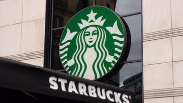 Starbucks anuncia que despedirá a 1.100 trabajadores
