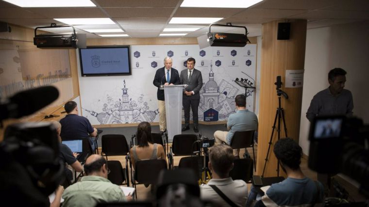 Vox deja 'en suspenso' el pacto de gobierno en Ciudad Real acusando al PP de adoctrinamiento en un cuadernillo escolar