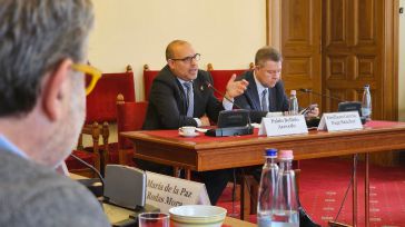 El presidente de las Cortes aboga por la necesidad de priorizar las políticas de atención a la discapacidad para conseguir “una Europa más justa”
